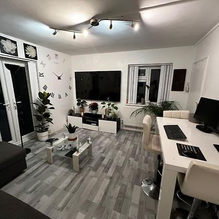 1-Bed Flat With Fast Wi-Fi In Prime Location 15Mins From Central Londen Buitenkant foto