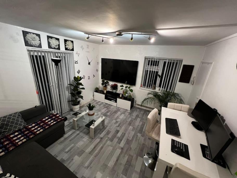 1-Bed Flat With Fast Wi-Fi In Prime Location 15Mins From Central Londen Buitenkant foto
